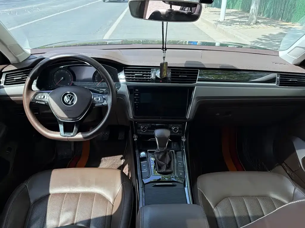 Volkswagen Phideon 2022 из CN, фото 4