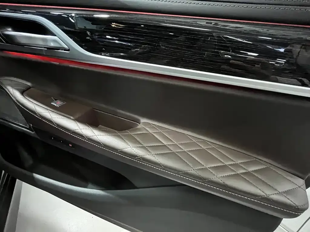 BMW 7 Series 2021 из CN, фото 3