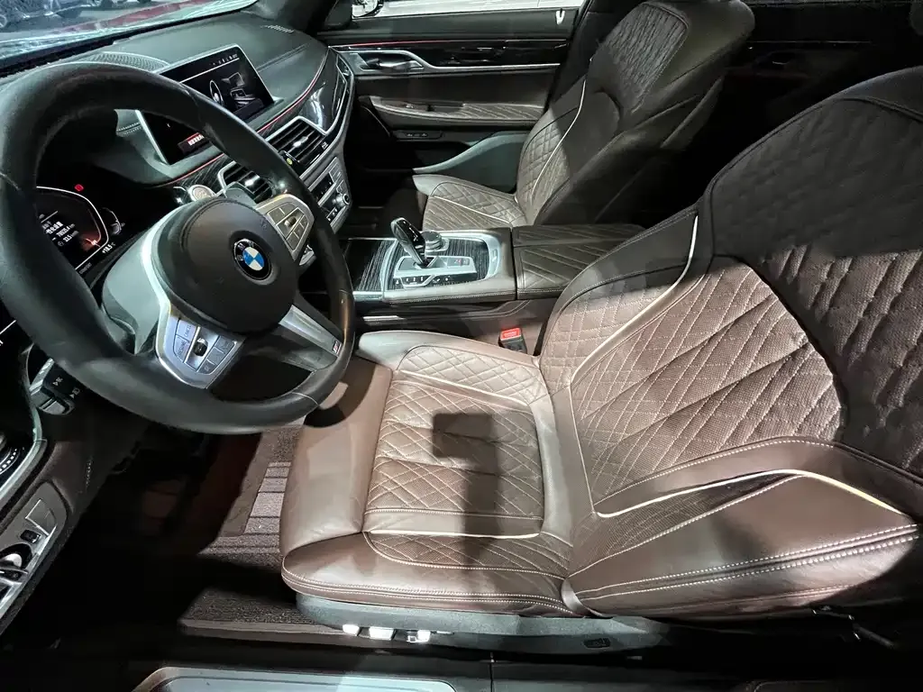 BMW 7 Series 2021 из CN, фото 4