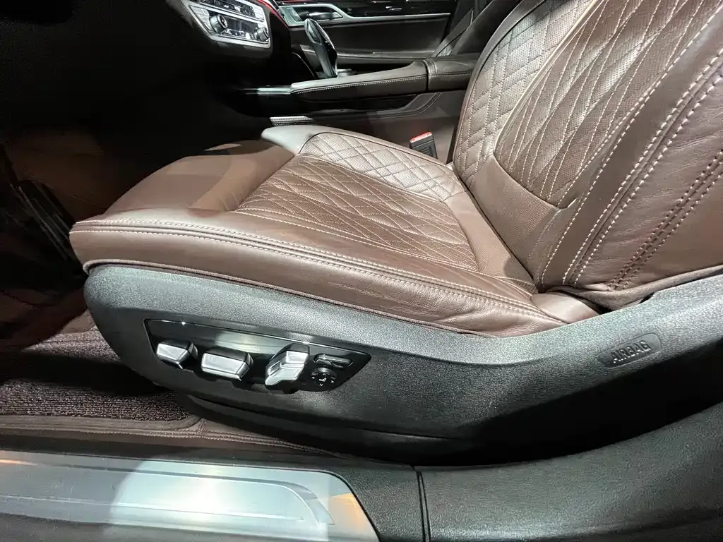 BMW 7 Series 2021 из CN, фото 9
