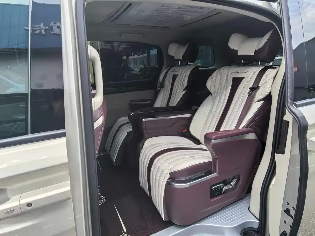 Buick GL8 2021 из CN, фото 2