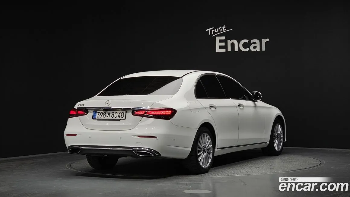 Mercedes-Benz E-Class — фото 5