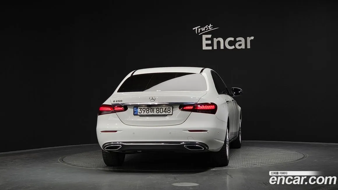 Mercedes-Benz E-Class — фото 2