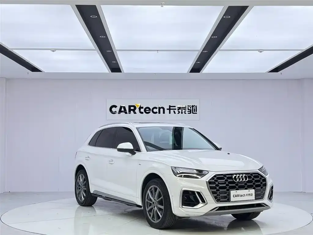 Audi Q5L — фото 10