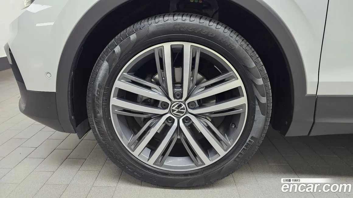 Volkswagen Tiguan — фото 6