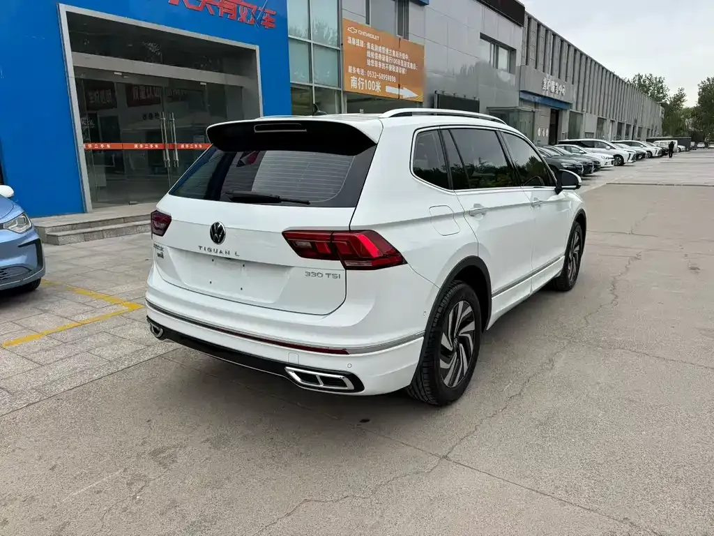 Volkswagen Tiguan L — фото 4
