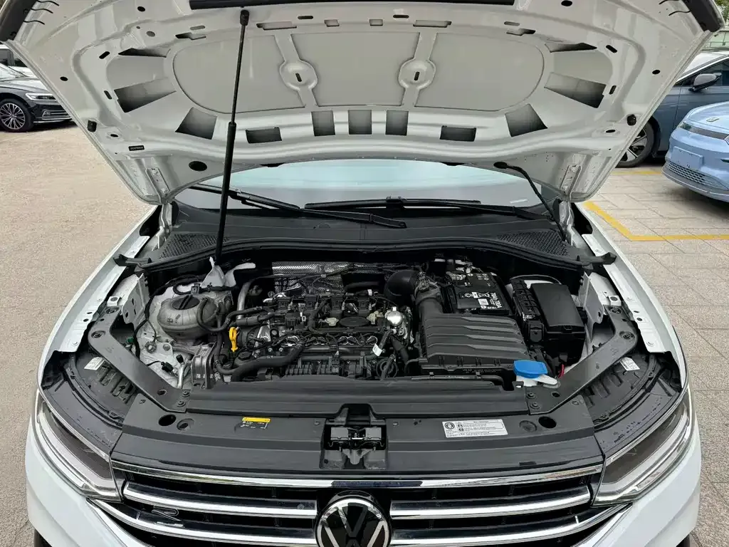 Volkswagen Tiguan L — фото 7