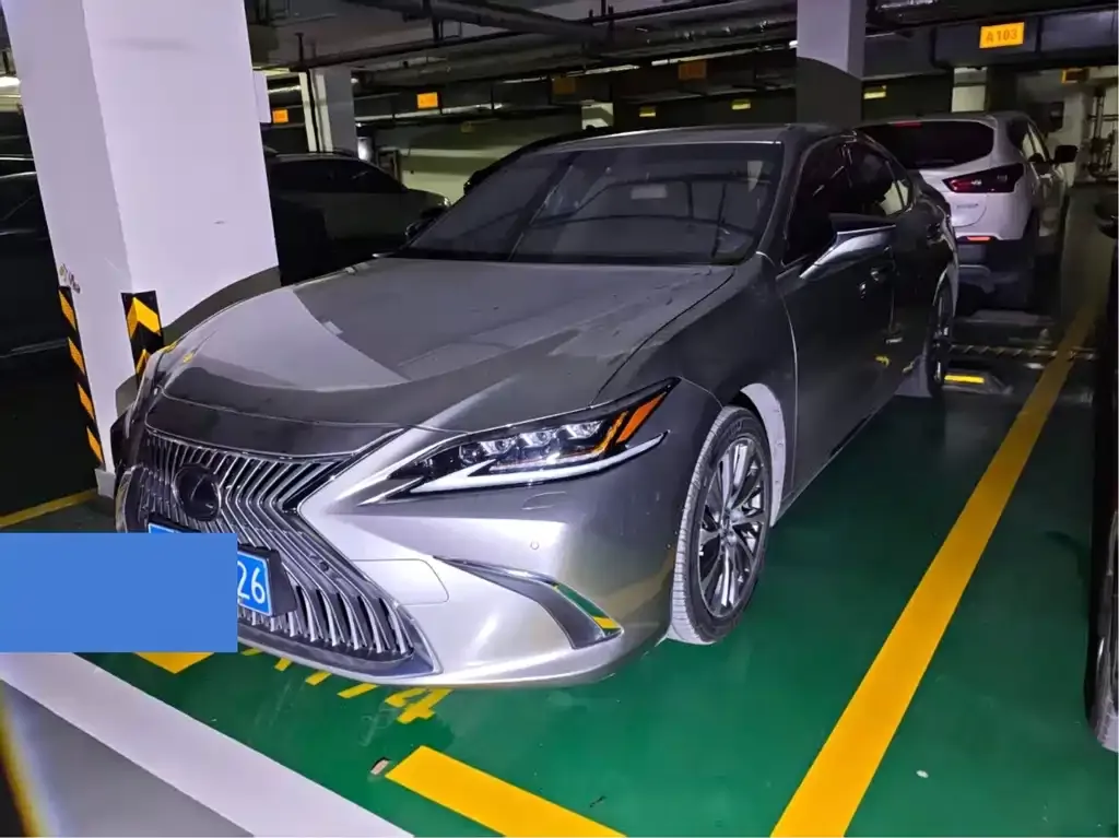 Lexus ES — фото 1
