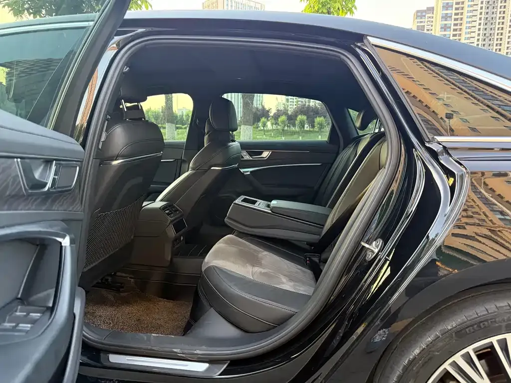 Audi A6L 2023 из CN, фото 4