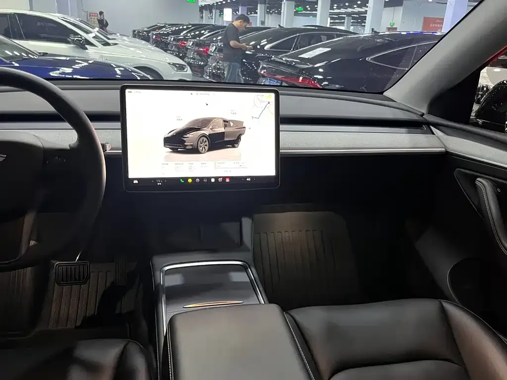 Tesla Model Y — фото 6