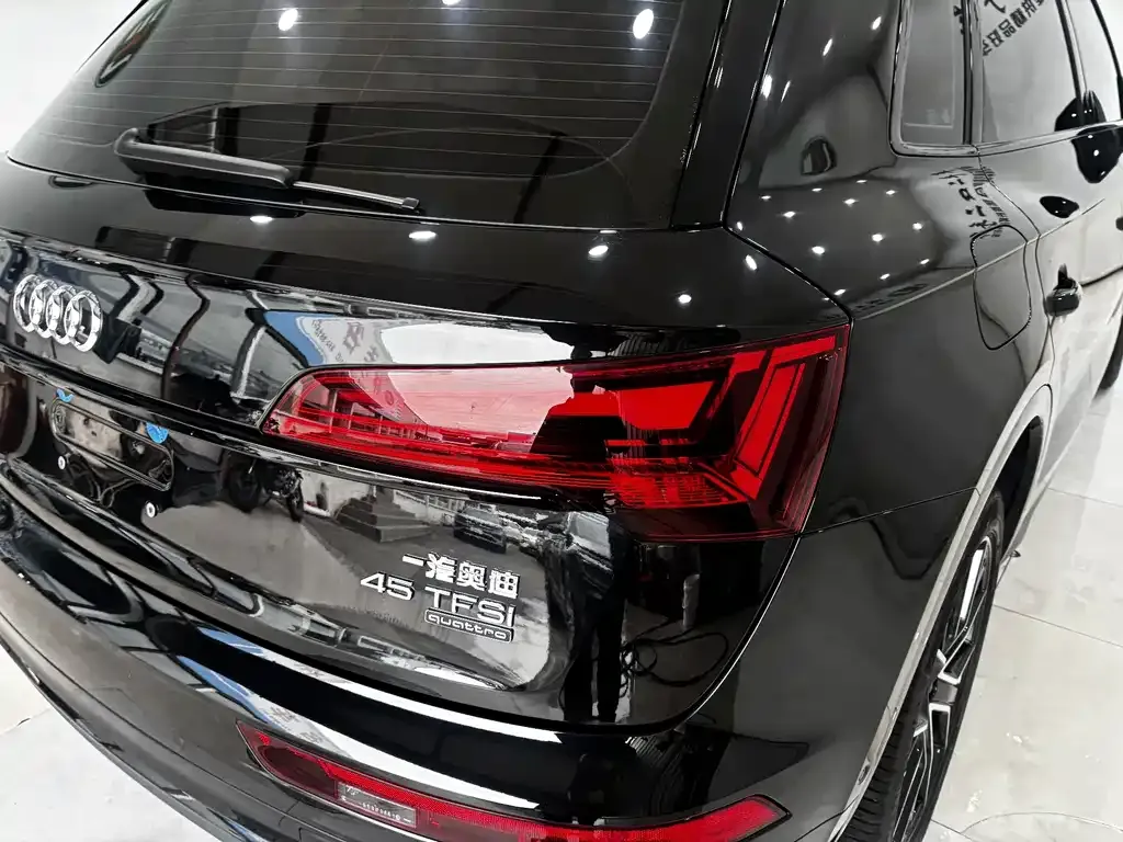 Audi Q5L — фото 5