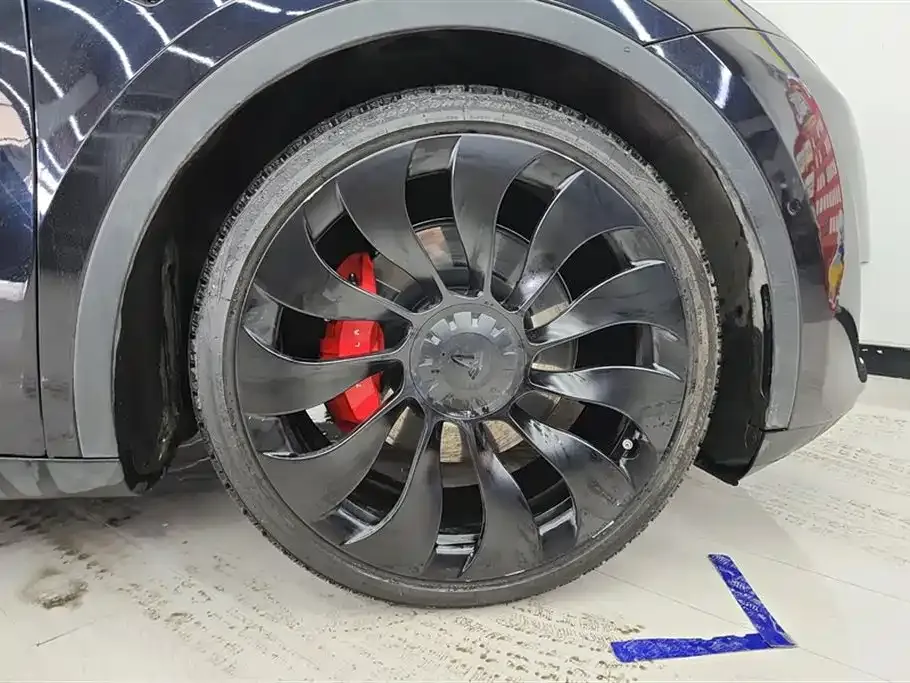 Tesla Model Y — фото 9