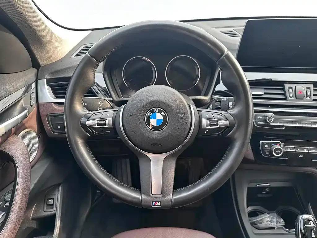 BMW X1 — фото 9