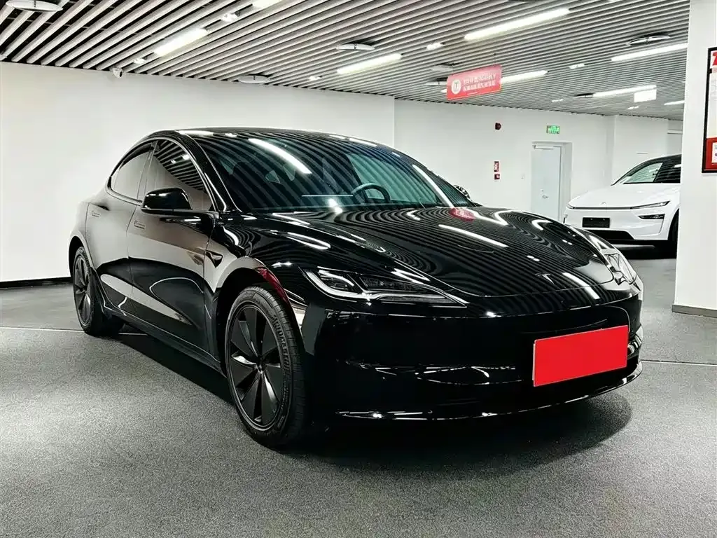 Tesla Model 3 — фото 8