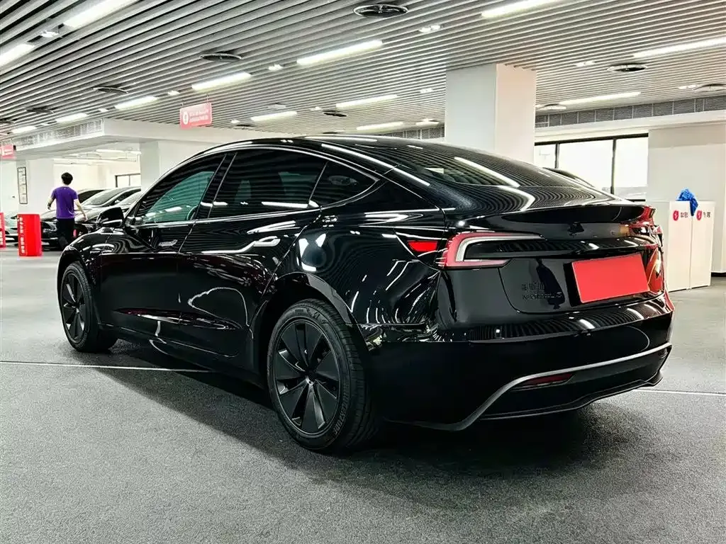 Tesla Model 3 — фото 9