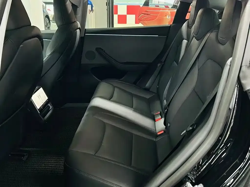 Tesla Model 3 — фото 2