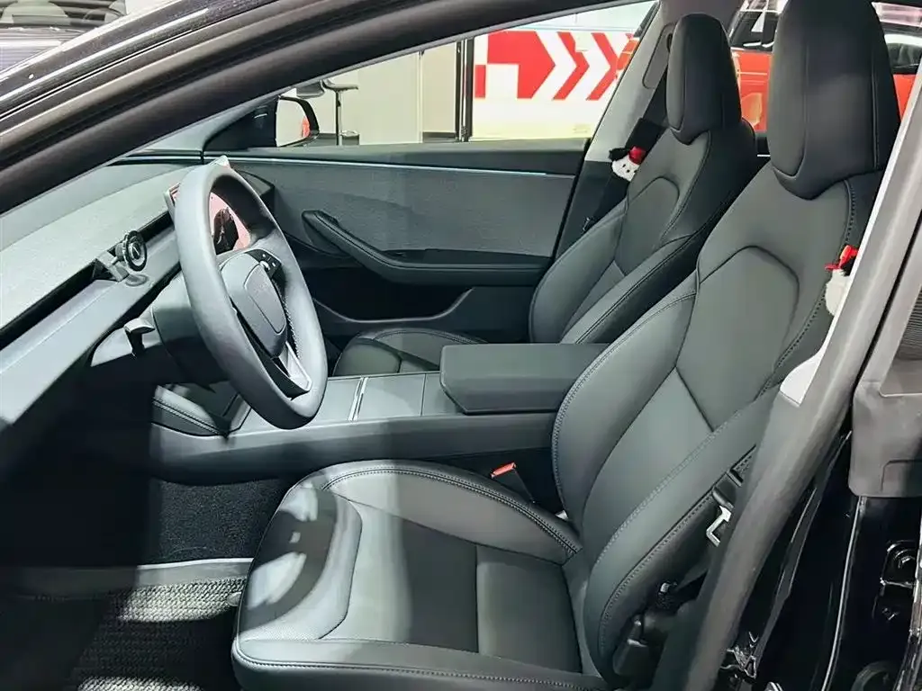 Tesla Model 3 — фото 3