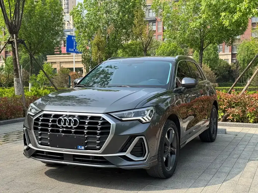 Audi Q3 — фото 1