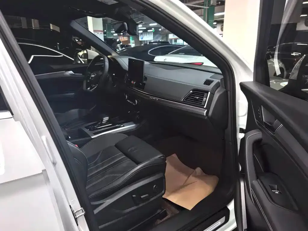 Audi Q5L Sportback 2022 из CN, фото 2
