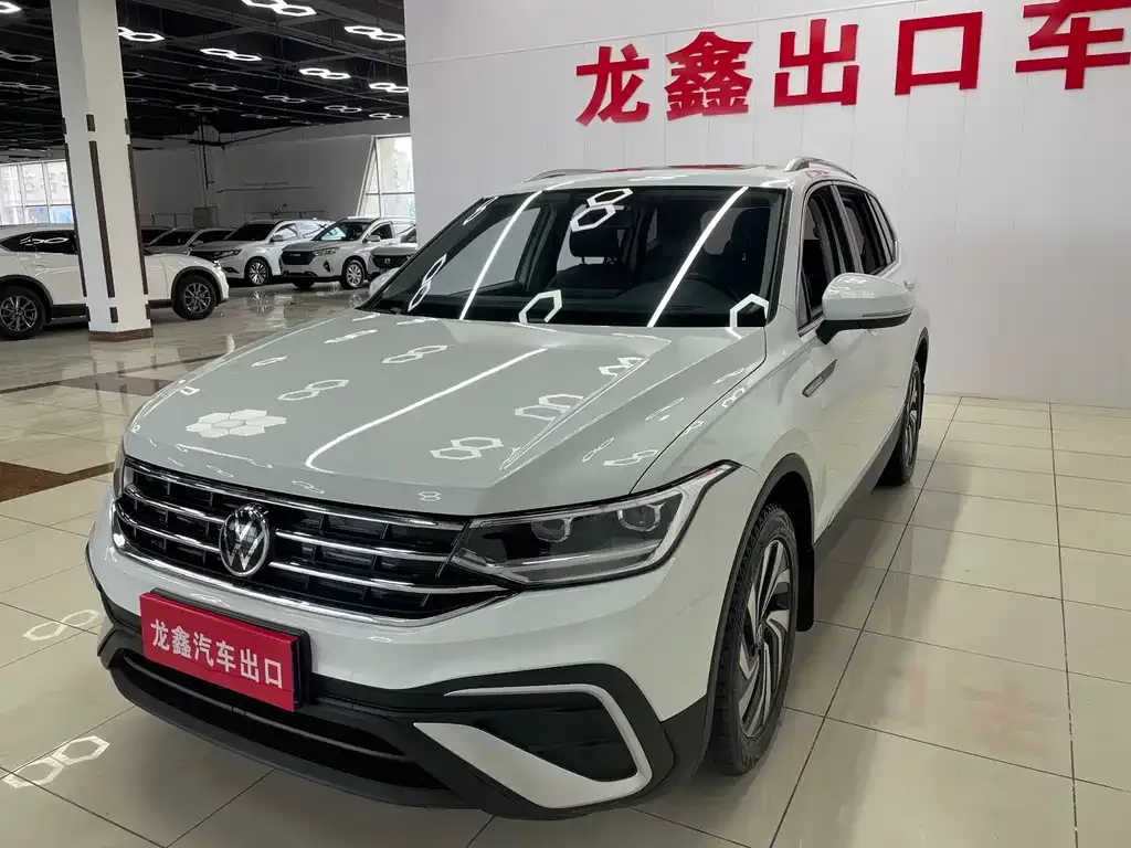 Volkswagen Tiguan L — фото 3
