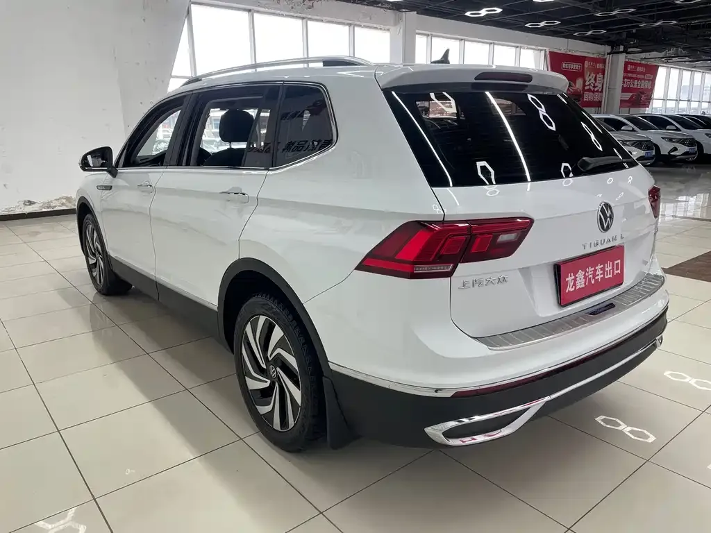 Volkswagen Tiguan L — фото 6