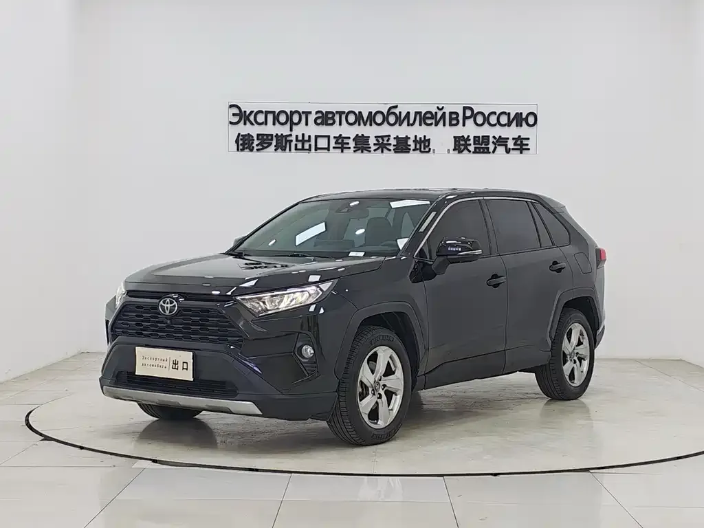 Toyota RAV4 — фото 1