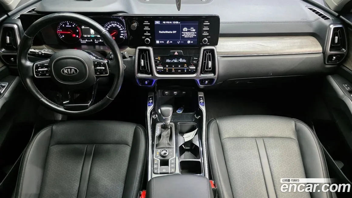 Kia Sorento — фото 10