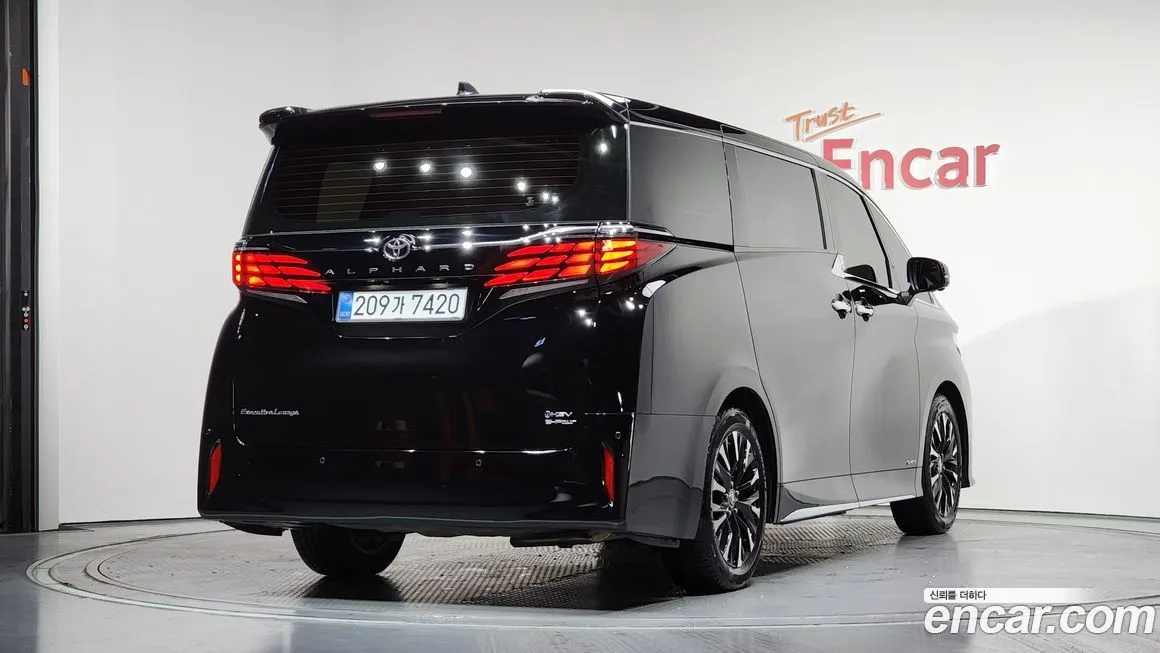 Toyota Alphard — фото 9