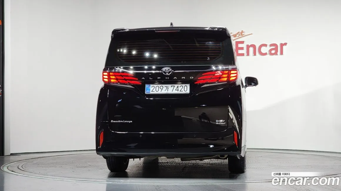 Toyota Alphard — фото 6