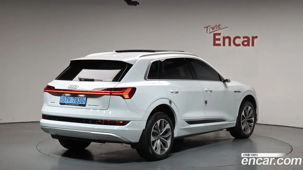 Audi e-tron — фото 3