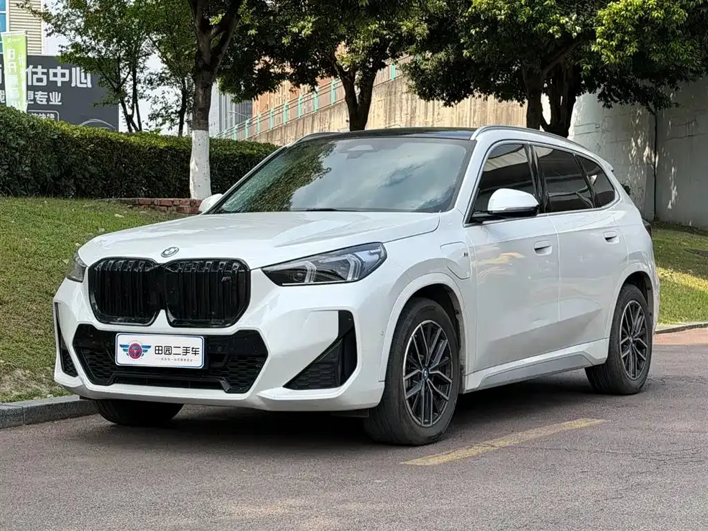 BMW iX1