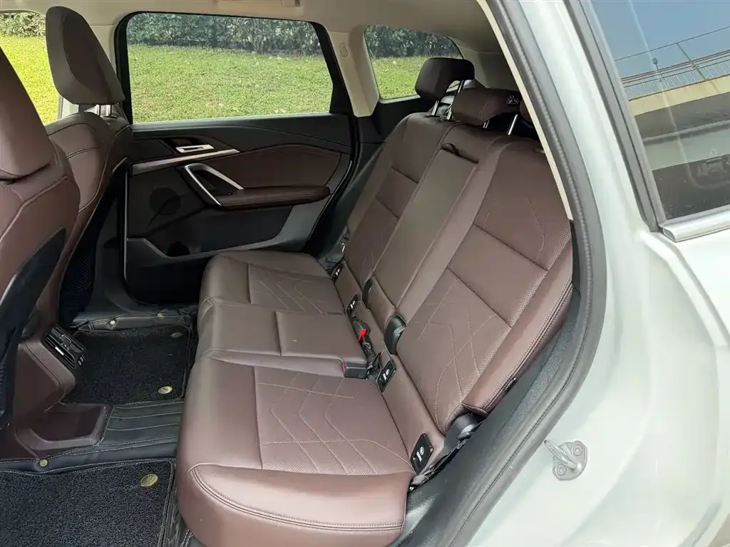 BMW iX1 2024 из CN, фото 9