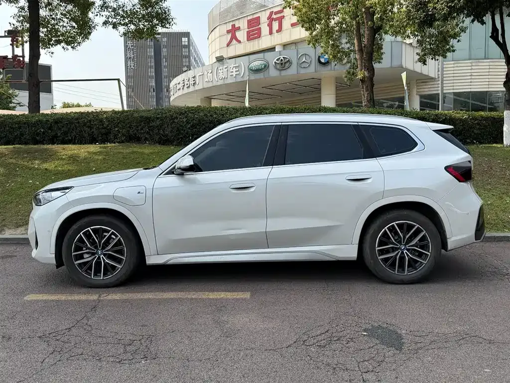 BMW iX1 2024 из CN, фото 7