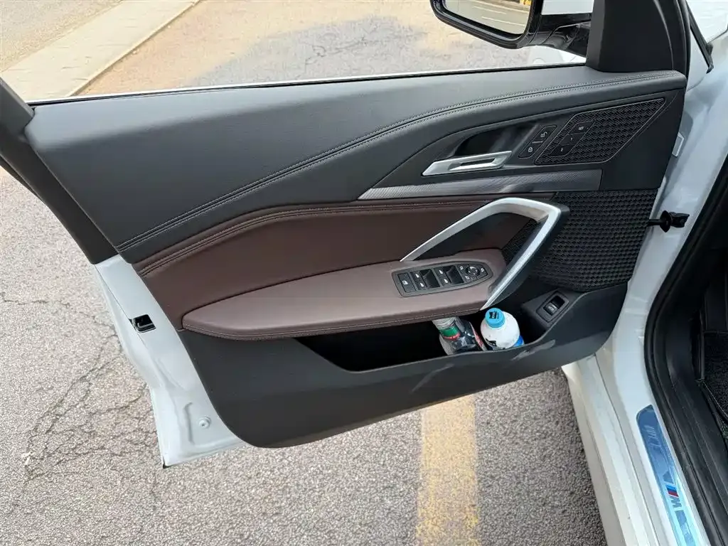 BMW iX1 2024 из CN, фото 3