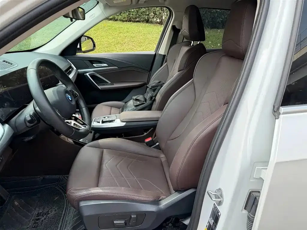 BMW iX1 2024 из CN, фото 2