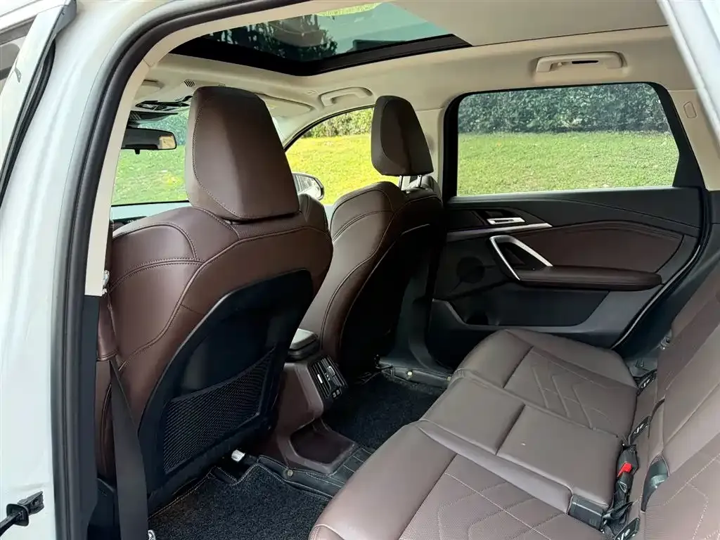 BMW iX1 2024 из CN, фото 4