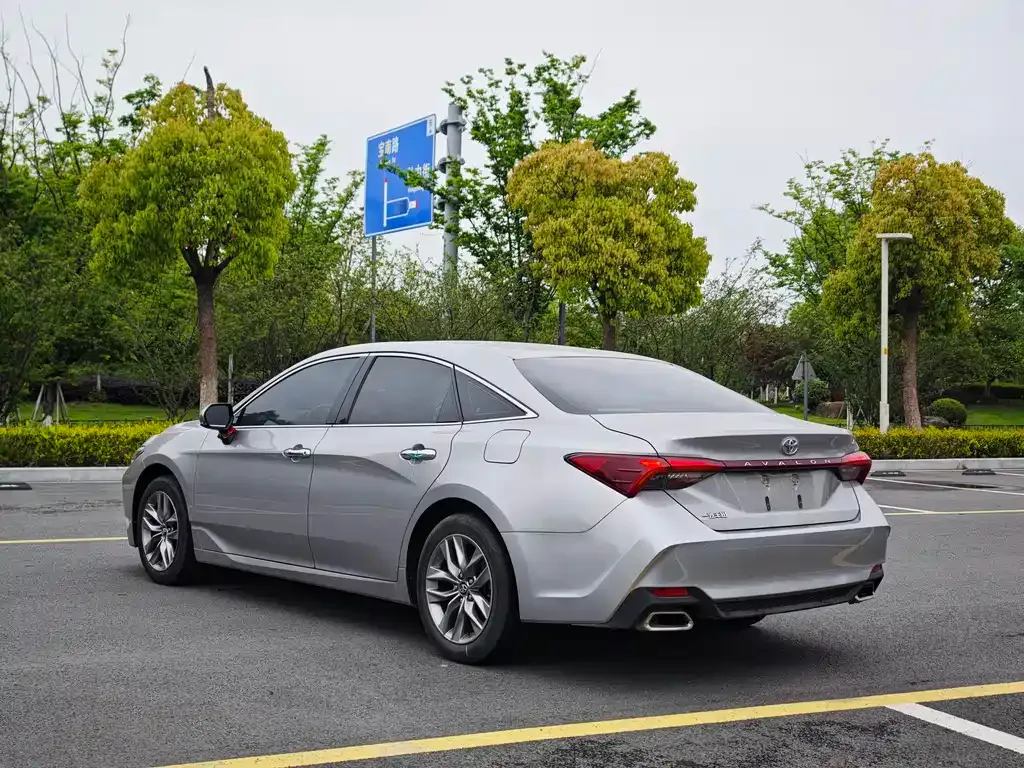 Toyota Avalon — фото 10