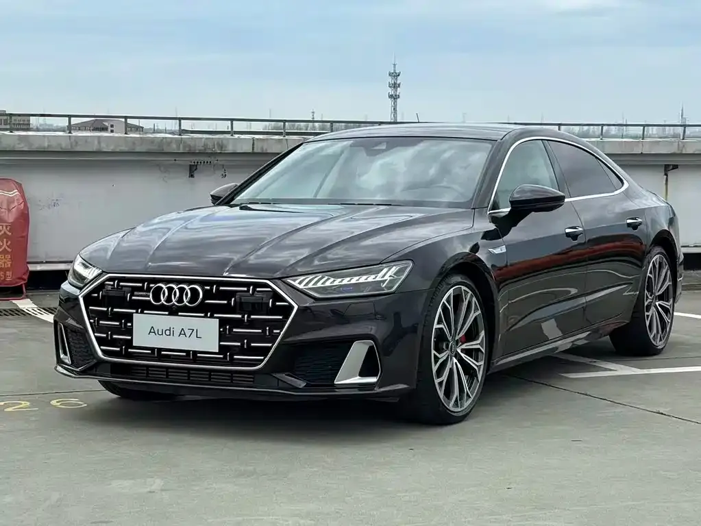 Audi A7L — фото 1