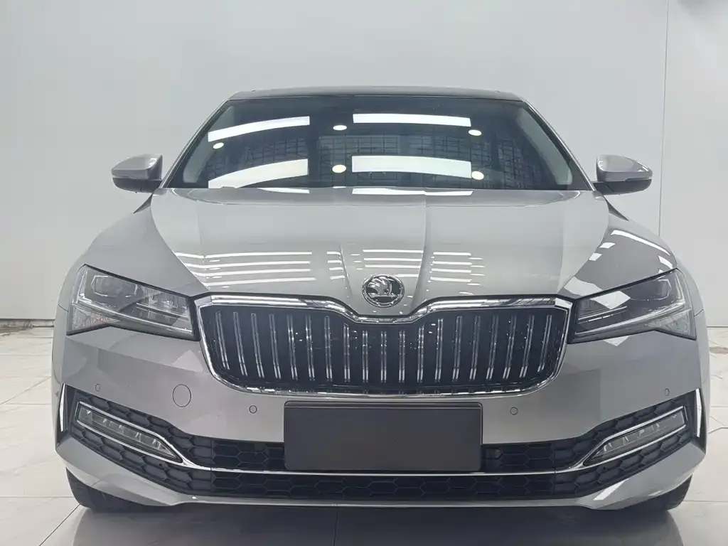 Skoda Superb — фото 8