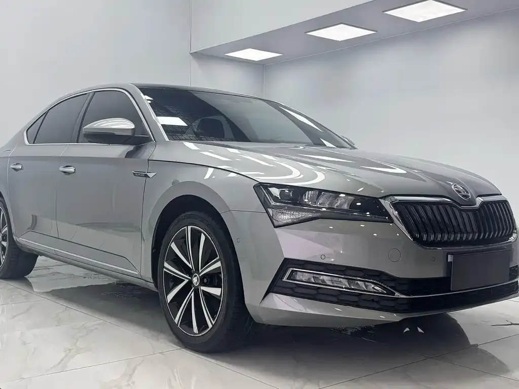 Skoda Superb — фото 10