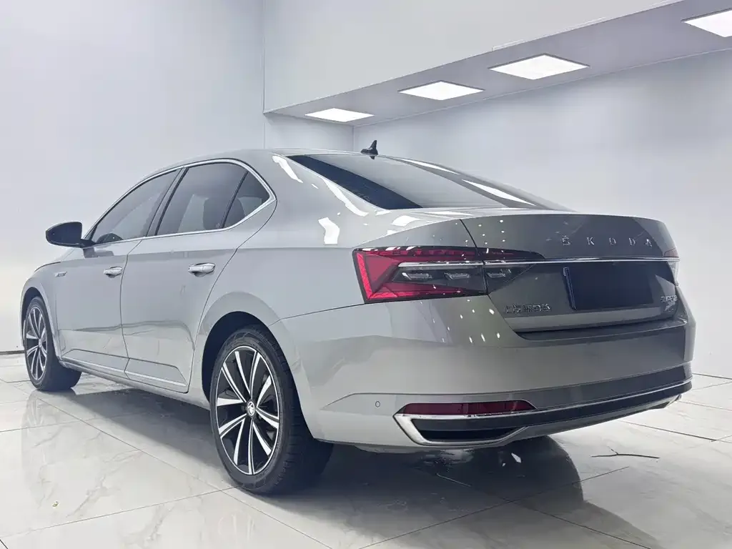 Skoda Superb — фото 6