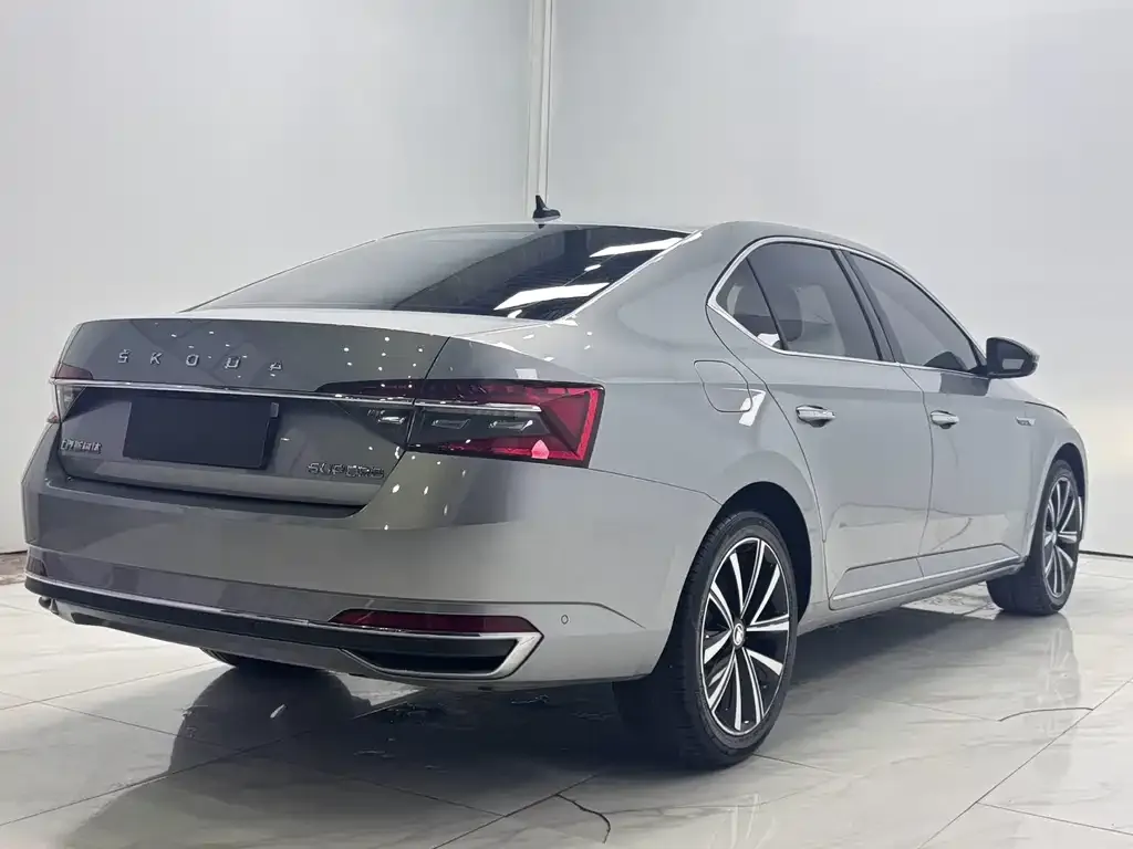 Skoda Superb — фото 2