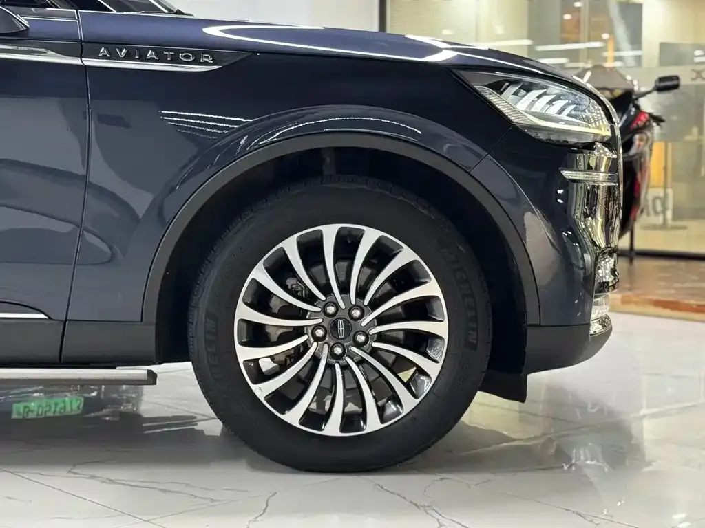 Lincoln Aviator — фото 8