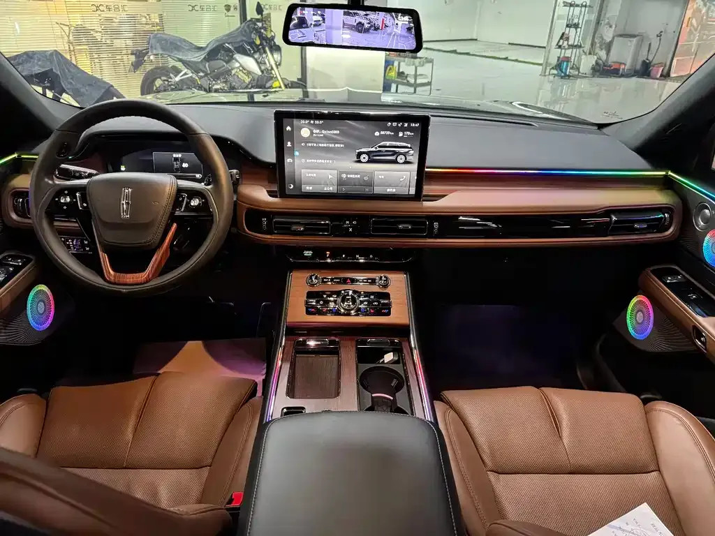 Lincoln Aviator — фото 10