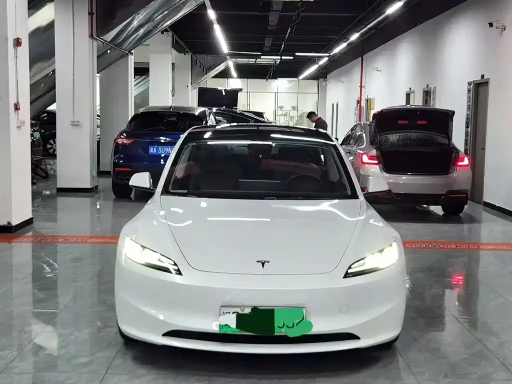 Tesla Model 3 — фото 3