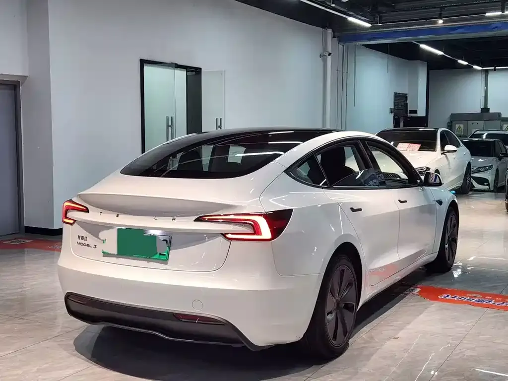 Tesla Model 3 — фото 9