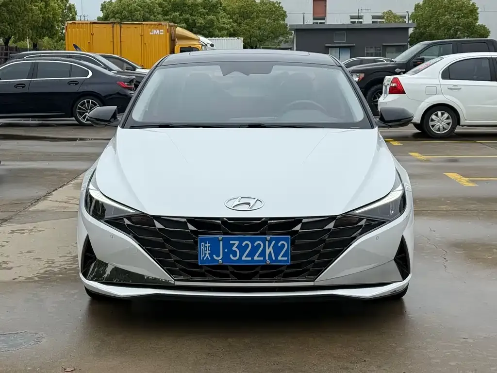 Hyundai Elantra 2023 из CN, фото 1