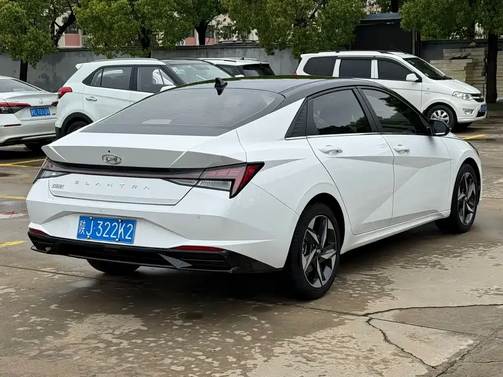 Hyundai Elantra 2023 из CN, фото 2