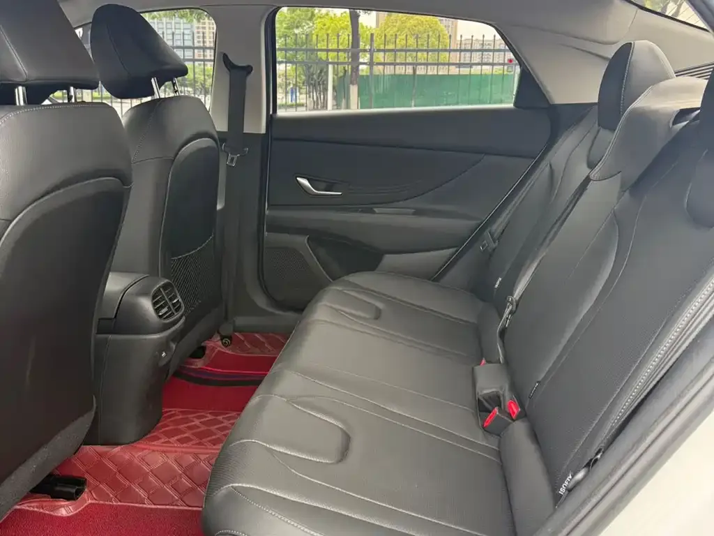 Hyundai Elantra 2023 из CN, фото 4