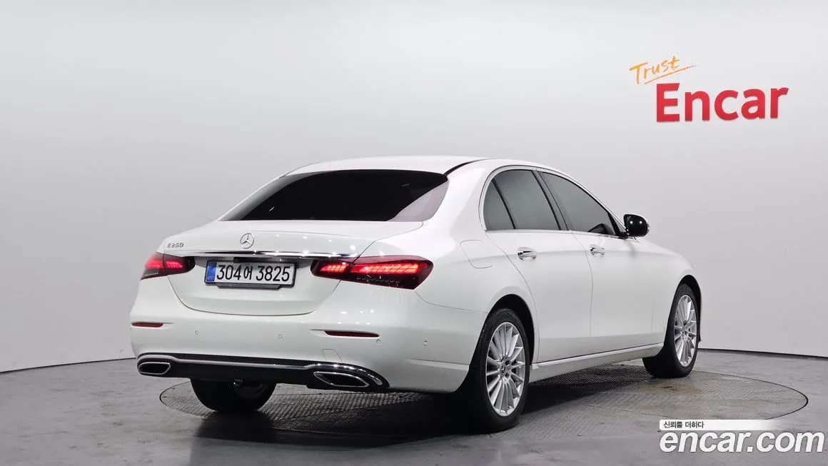 Mercedes-Benz E-Class — фото 10